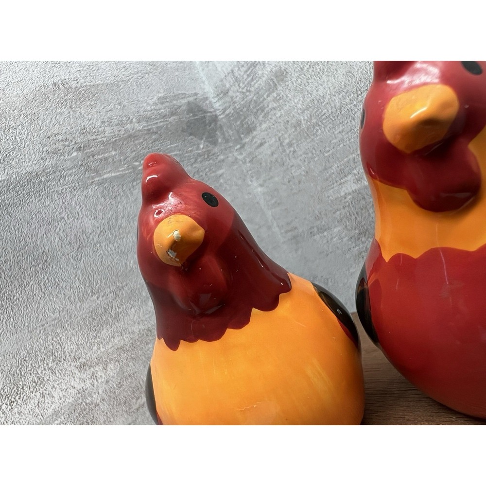 Vintage Set of Chicken Hen Rooster Salt & Pepper Shakers 3" High Red Adorable - Picture 6 of 6